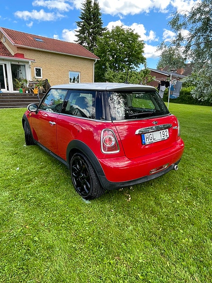 MINI Cooper 4 of 5