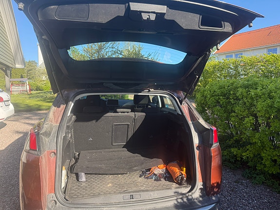 Peugeot 3008 2 of 5