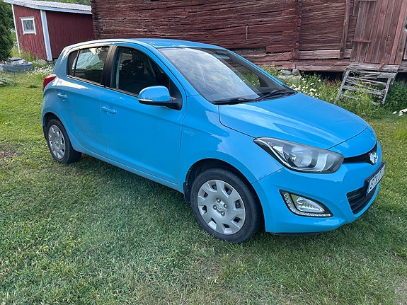 Hyundai i20 2 of 5
