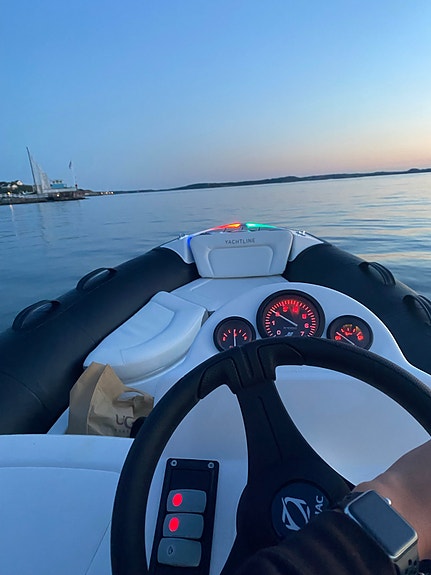 Zodiac Yachtline Deluxe 440 3 of 6