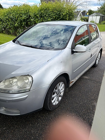 Volkswagen Golf V 2 of 5