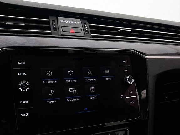 Volkswagen Passat 22 of 30