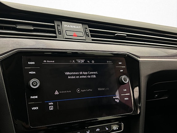 Volkswagen Passat 18 of 30