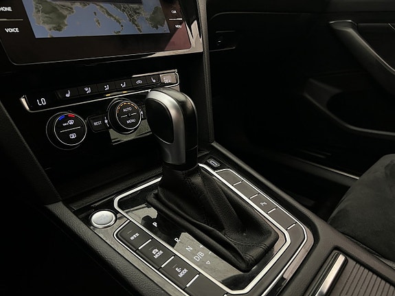 Volkswagen Passat 24 of 30