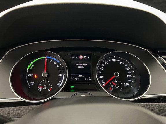 Volkswagen Passat 15 of 30