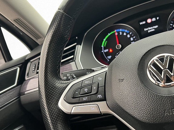 Volkswagen Passat 14 of 30
