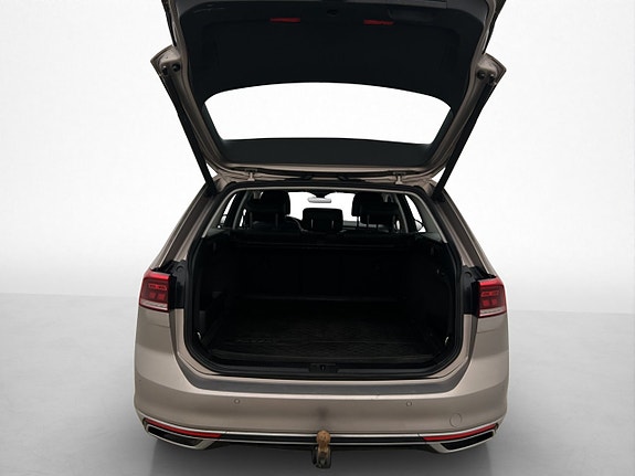 Volkswagen Passat 10 of 30