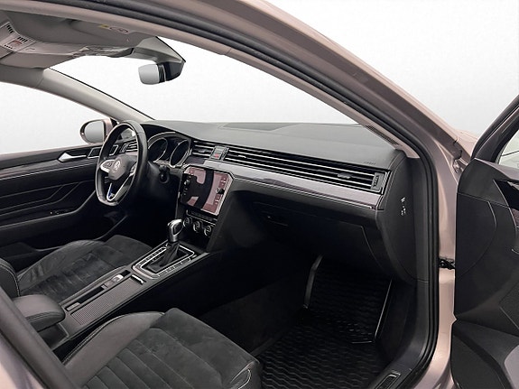 Volkswagen Passat 30 of 30