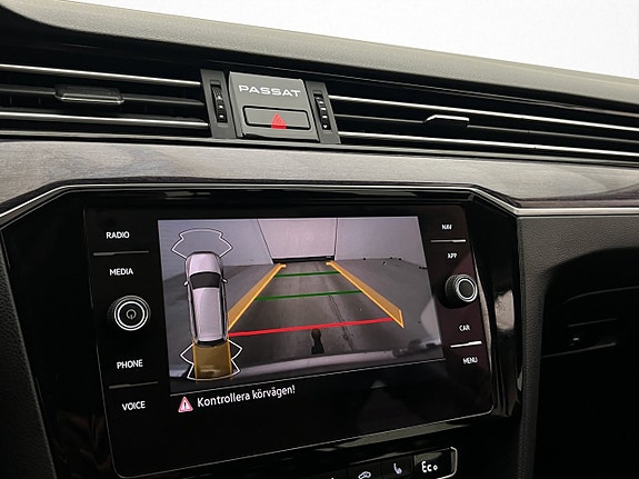 Volkswagen Passat 17 of 30