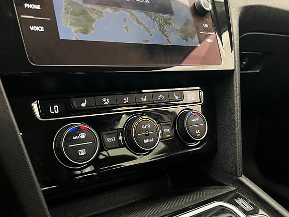Volkswagen Passat 23 of 30
