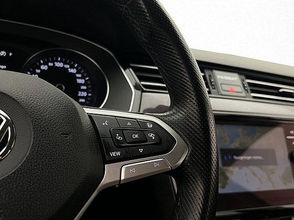 Volkswagen Passat 16 of 30