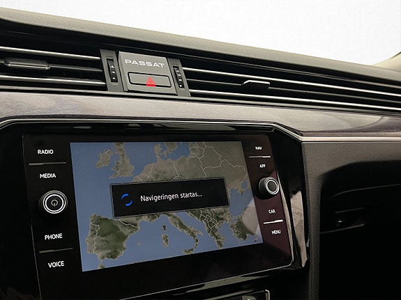 Volkswagen Passat 19 of 30