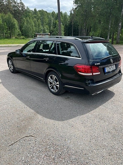 Mercedes-Benz E220 4 of 4