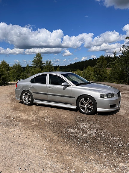 Volvo S60 2 of 5