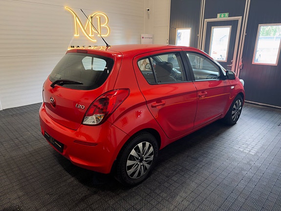 Hyundai i20 2 of 5