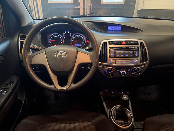 Hyundai i20 10 of 18