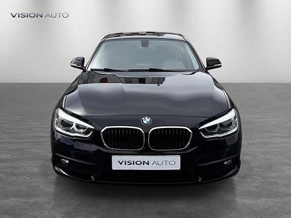 BMW 118i 2 of 5