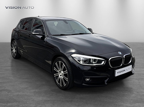 BMW 118i 3 of 5