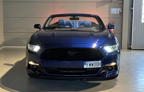 Ford Mustang 2 of 18