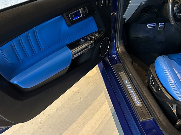 Ford Mustang 7 of 18