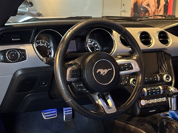 Ford Mustang 9 of 18