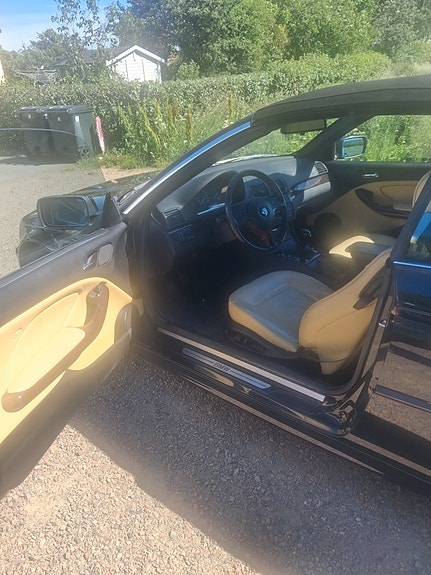BMW 323Ci 2 of 2