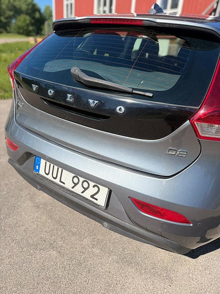 Volvo V40 3 of 5