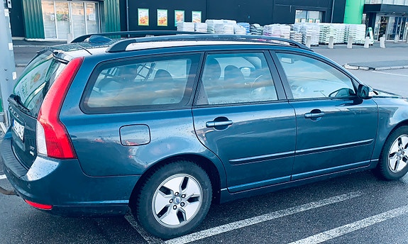 Volvo V50 3 of 4