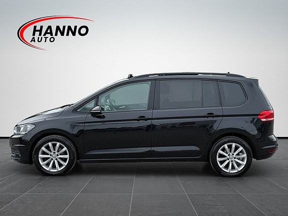 Volkswagen Touran 2 of 5