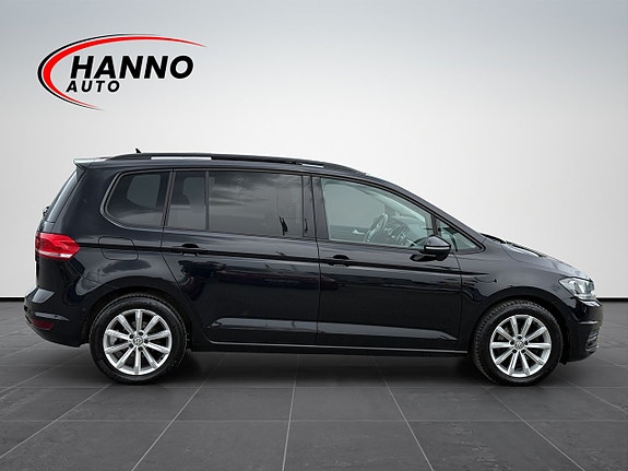 Volkswagen Touran 6 of 30