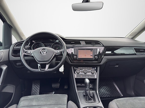 Volkswagen Touran 13 of 30