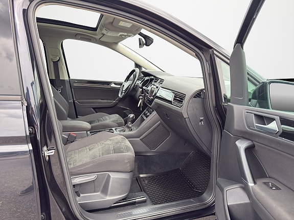 Volkswagen Touran 14 of 30