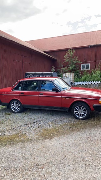 Volvo 240 2 of 4