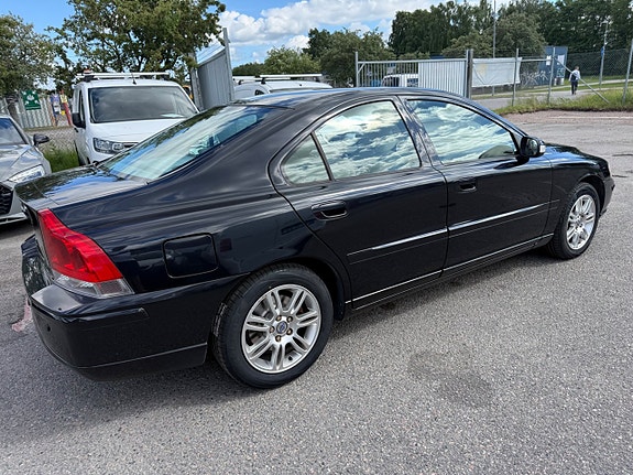 Volvo S60 4 of 5