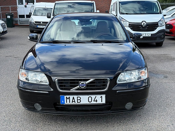 Volvo S60 2 of 5