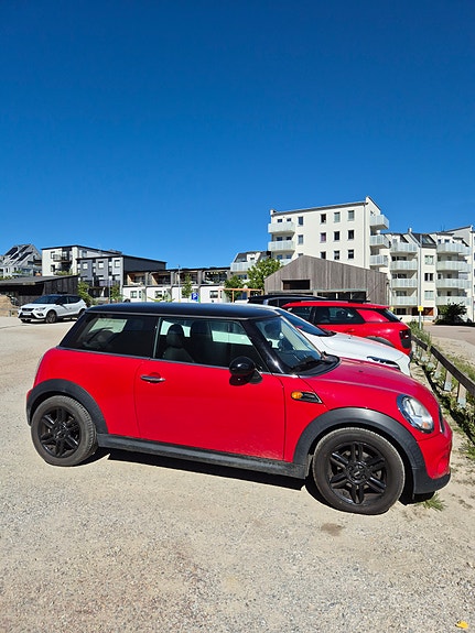 MINI Cooper 2 of 3