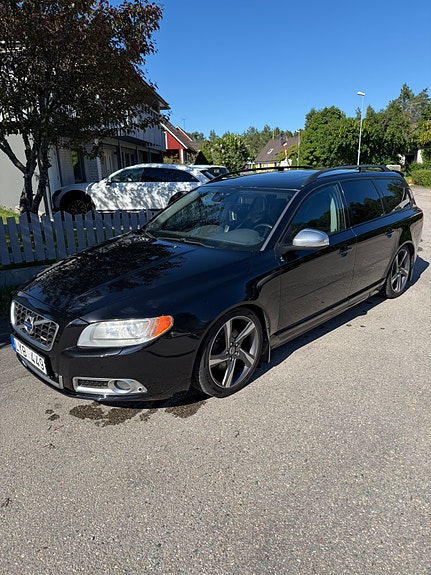 Volvo V70 3 of 5