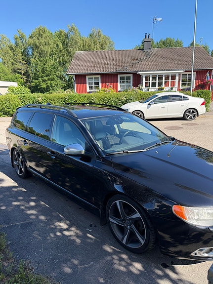 Volvo V70 4 of 5