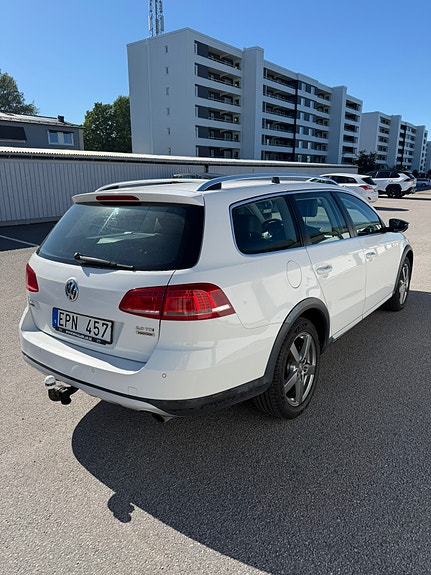 Volkswagen Passat Alltrack 4 of 5