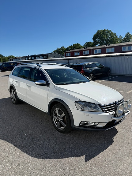 Volkswagen Passat Alltrack 3 of 5