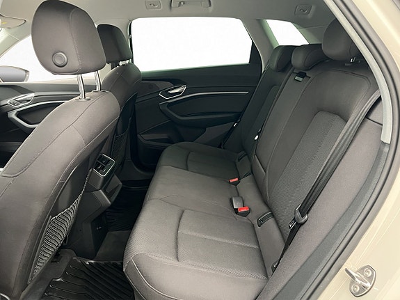 Audi e-tron 26 of 30