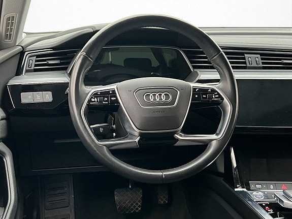 Audi e-tron 12 of 30