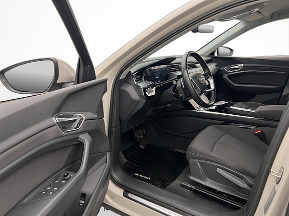 Audi e-tron 11 of 30