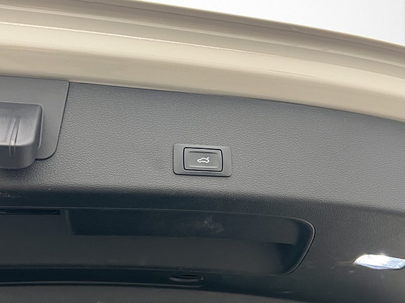 Audi e-tron 28 of 30