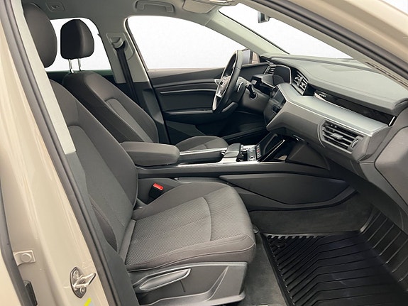 Audi e-tron 24 of 30