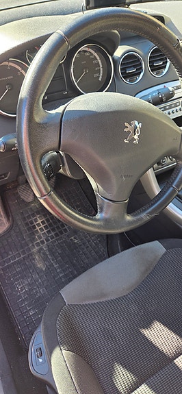Peugeot 308 3 of 5