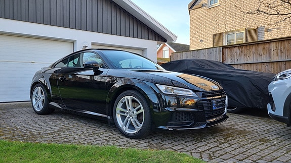 Audi TT 2 of 5