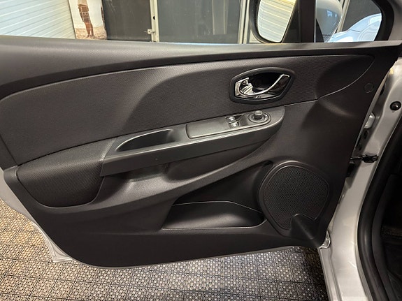 Renault Clio 22 of 28