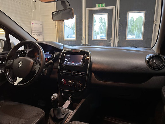 Renault Clio 25 of 28