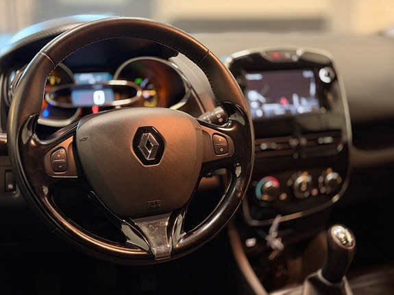 Renault Clio 12 of 28